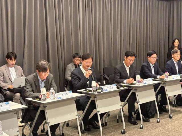 이찬진 금융감독원장이 30일 오후 2시 10개 주요 가상자산사업자
CEO와의 간담회에서 발언하고 있다 사진정윤영 기자