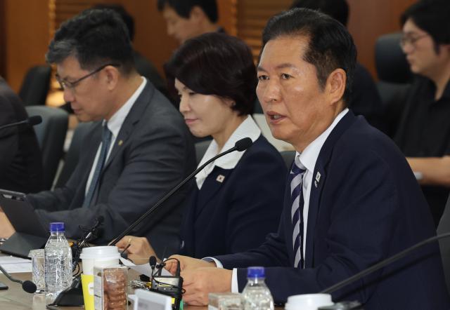 정청래 더불어민주당 대표가 30일 서울 여의도 한국거래소에서 열린 자본시장 현장 간담회에서 발언을 하고 있다 사진연합뉴스