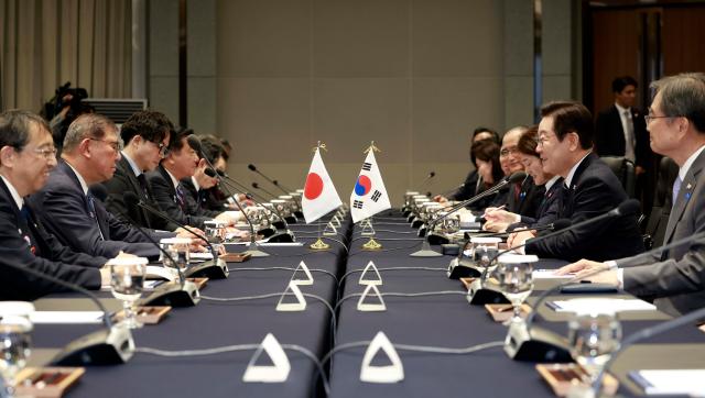 이재명 대통령이 30일 부산 누리마루 APEC 하우스에서 열린 한일 정상회담에서 발언하고 있다 사진연합뉴스
