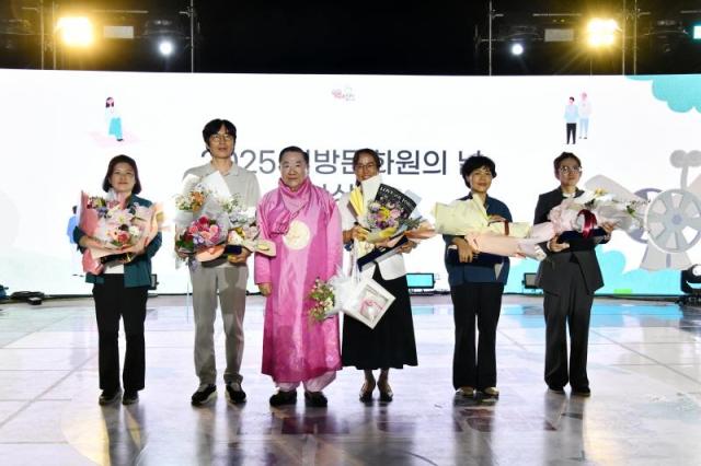 한국문화원연합회가 2025 지역문화박람회‧실버문화페스티벌이 지난 9월 26일부터 28일까지 3일간 김해 롯데 가든파크에서 대성황을 이뤘다고 1일 밝혔다 사진한국문화원연합회 제공