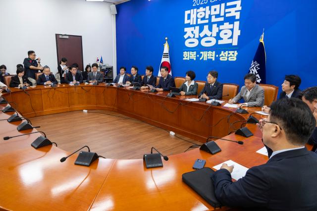 더불어민주당 김병기 원내대표가 1일 국회에서 열린 정책조정회의에서 발언하고 있다사진연합뉴스