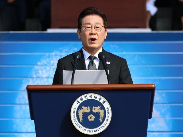이재명 대통령이 1일 충남 계룡대 대연병장에서 열린 건군 77주년 국군의 날 행사에서 기념사를 하고 있다사진연합뉴스