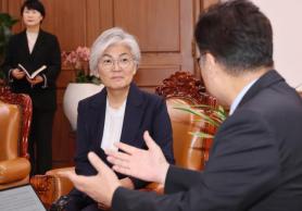 Ex-foreign minister to assume role as South Koreas new envoy to US this weekend