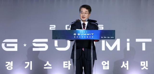 1일 오전 수원컨벤션센터에서 열린 2025 경기 스타트업 서밋G-SUMMIT 개막식에서 김동연 경기도지사가 개회사를 하고있다 사진경기도