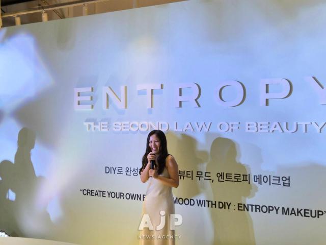 Entropy CEO Sohee Park welcomes guests while giving a speech AJP Candice Kim