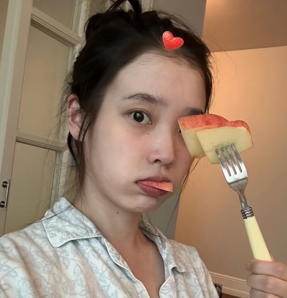 아이유 사진아이유 SNS