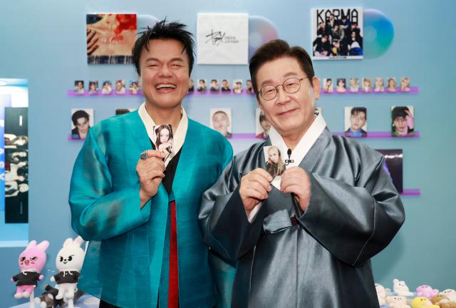 이재명 대통령과 박진영 대중문화교류위원회 공동위원장 사진연합뉴스