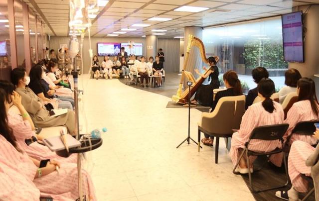 손정모 세이브월드 이사장은 “앞으로도 다양한 연주 봉사를 통해 많은 사람이 정서적 위로와 힐링을 받을 수 있도록 지속해서 지원하겠다”고 밝혔다 사진세이브월드 제공