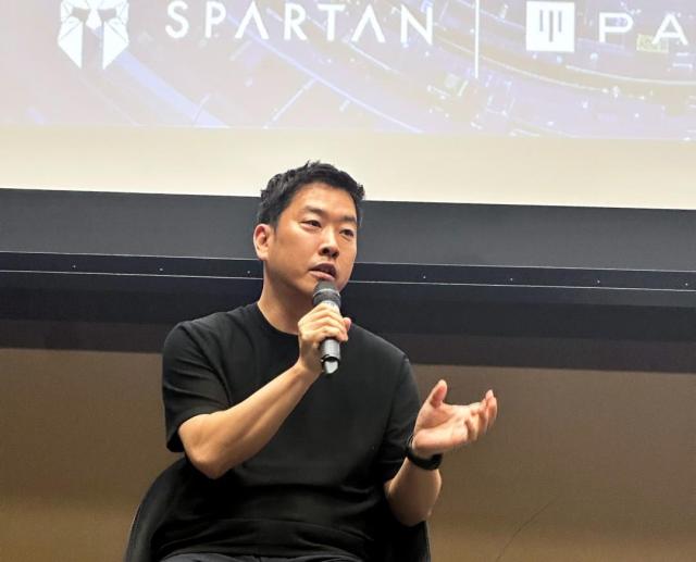 백광현 모드하우스 부대표가 토큰 2049 싱가포르TOKEN 2049 Singapore’ 현장에 참석해 ‘아이덴티티idntt’ 등 소속 아티스트 정산 금액 일부를 비트코인이나 이더리움으로 지급하겠다는 구상을 공개했다사진모드하우스