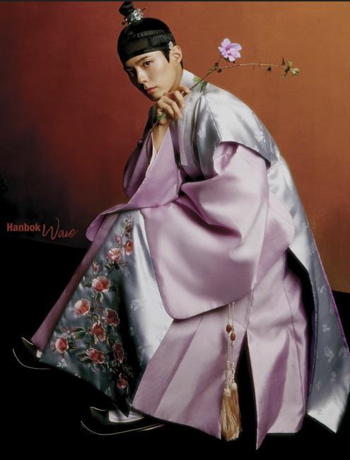 朴宝剑身穿韩服亮相纽约时代广场 中秋开启全球"韩服浪潮"