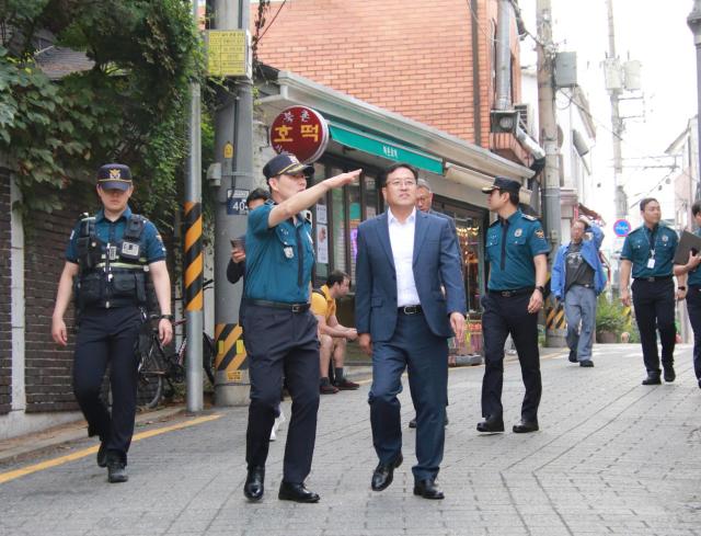 삼청동 일대 치안 현장 점검 모습 사진서울시