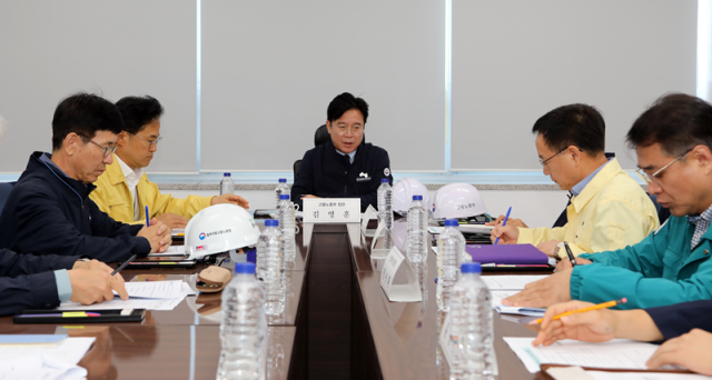 김영훈 고용노동부 장관이 사고가 반복된 인천환경공단을 찾아 안전보건관리체계 전면 재설계를 주문했다 사진고용노동부
