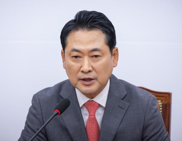 국민의힘 장동혁 대표가 2일 국회에서 추석 연휴를 앞두고 가진 기자간담회에서 물가 상승과 관련해 발언하고 있다 사진연합뉴스
