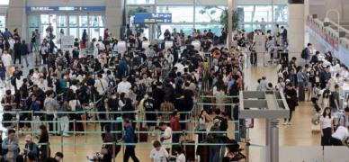 연휴 첫날 한숨 돌린 인천 공항, 3시간 전 도착하면 넉넉