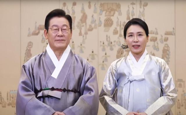 李在明夫妇向韩国民众送上中秋祝福