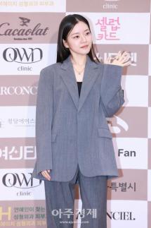 [포토] 고아성, 매력넘치는 손인사 (제45회 황금촬영상)