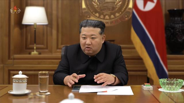 김정은 핵물질ㆍ핵무기생산 관련 중요협의회 지도  사진조선중앙TV화면 연합뉴스