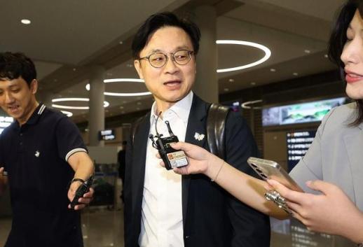 美 급파 후 귀국한 김정관 산업장관 한미 관세 협상 이견 좁혀가