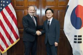 Seoul and Washington edge closer on currency safeguard amid protracted tariff talks