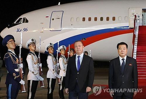 메드베데프, 평양서 김정은 면담…북·러는 변함없는 친구