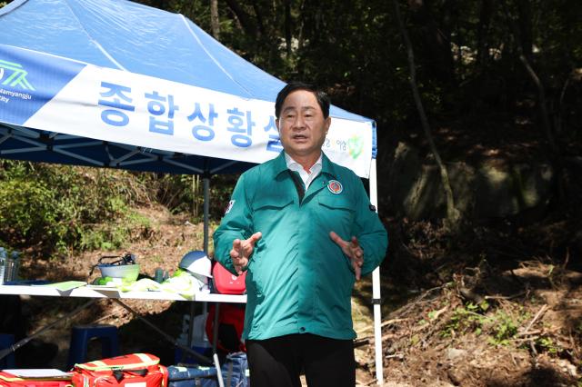 불법 건축물 대집행 현장을 지휘하는 주광덕 시장 사진남양주시