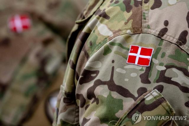 덴마크군 병사 군복에 붙은 덴마크 국기사진EPA 연합뉴스