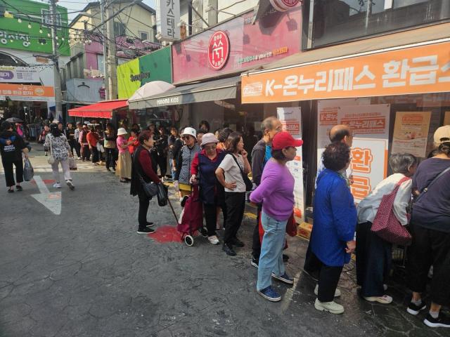 환급행사가 진행된 온누리패스 환급소 모습 사진구미시