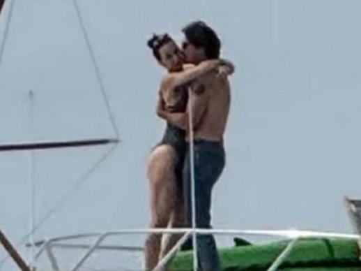 트뤼도 전 캐나다 총리·美 팝스타 케이티 페리, 요트 위 포옹 포착