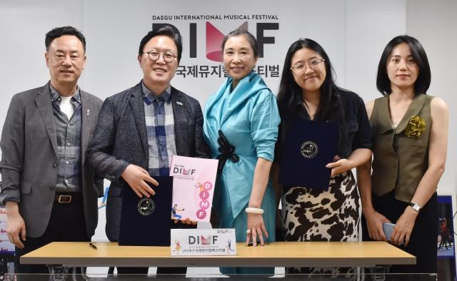 대구국제뮤지컬페스티벌은 미국 Gold and Jade Stages와 ‘DIMF 뮤지컬스타 글로벌 in North America’ 추진을 위한 합작 의향서를 체결했다 사진대구국제뮤지컬페스티벌