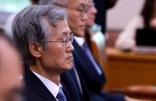 초유의 대법원장 참고인…조희대, 국감서 묵묵부답 일관