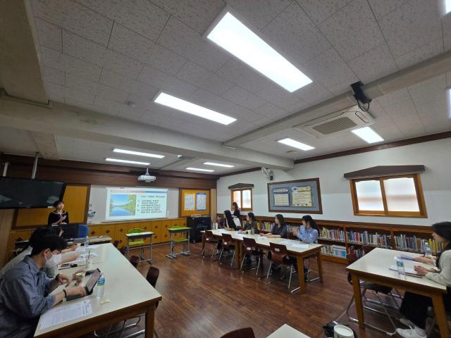 부산 가남초등학교에서 나눔 릴레이 수업을 하고 있는 모습사진부산교육청