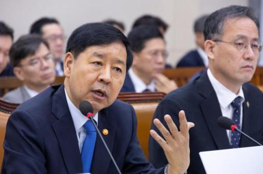 [2025 국감] 부동산 대책·한미 관세협상 놓고 공방…구윤철 국익 최우선