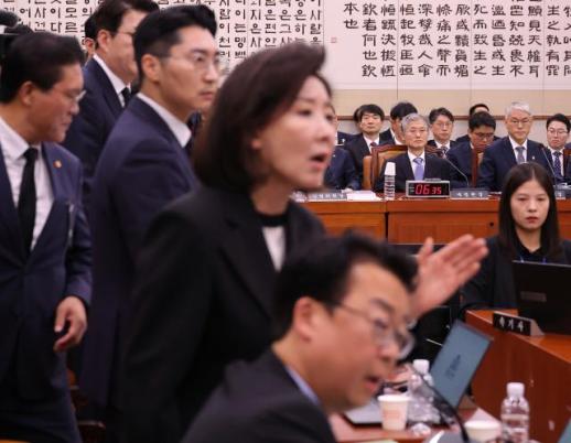 난장판 법사위 국감…조희대 이석 두고 여야 난타전
