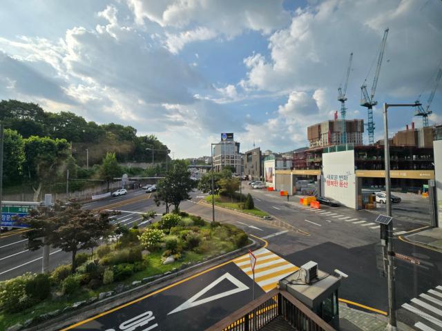 용산구 이태원동 왼쪽용산공원과 길 건너 유엔사부지오른쪽 사진우주성 기자