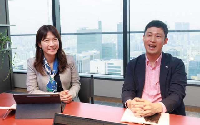 왼쪽부터 김정진 미래에셋증권 더 세이지 패밀리오피스 WM팀장과 장의성 미래에셋증권 더 세이지 패밀리오피스 지점장 사진유대길 기자