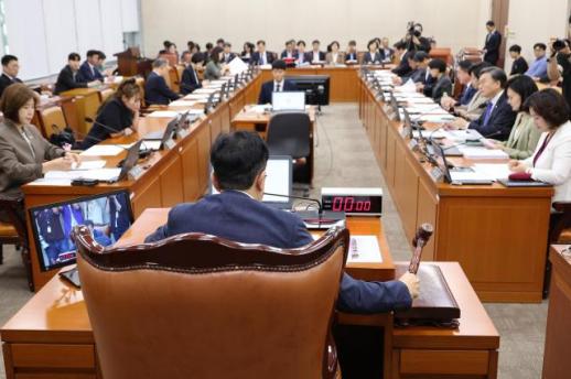 [2025국감] 복지위 국감…의정 갈등·창고형 약국·의료사고 현안 집중 조명