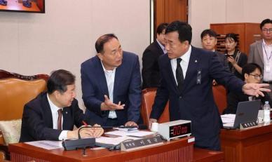[2025국감] 체코 원전, 산자위 국감 불쏘시개...불평등 협정 vs 정상 계약