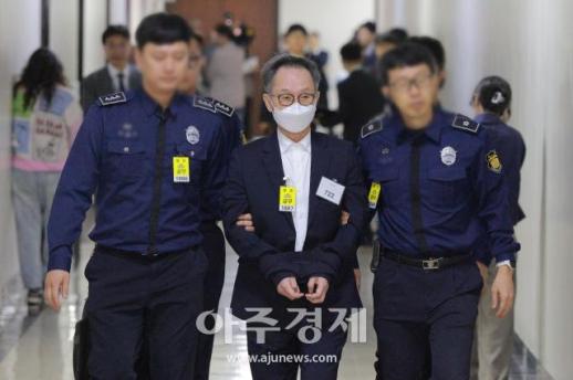 [포토] 국감 출석하는 조경식 전 KH그룹 부회장