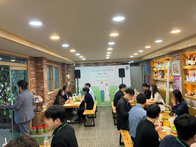 지난 12일 우아미 와이너리에서 열린 미혼남녀 만남 프로그램 ‘2025 영천愛 와인다인winedine’ 1차 행사 진행 모습 사진영천시