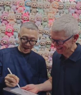 방중한 팀쿡 "아이폰17 에어 中서 곧 출시" 직접 발표...라부부 팝마트 CEO와도 회동