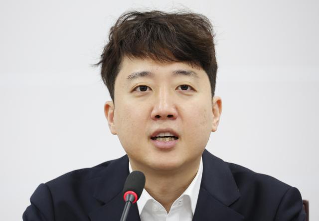 이준석 개혁신당 대표가 14일 서울 여의도 국회에서 열린 최고위원회의에서 발언하고 있다 사진연합뉴스
