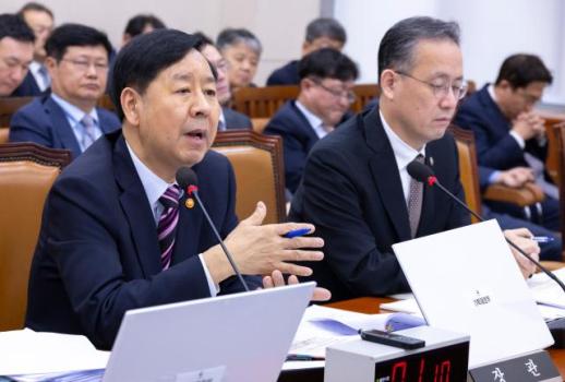 [2025 국감] 구윤철 법인세 인하로 투자 촉진? 고전적 이론…공급늘려 집값 안정