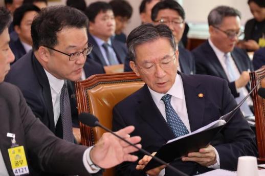 정성호 캄보디아 부검 참여… 마약수사 외압·진술 번복 공방 격화