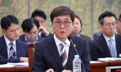 [2025 국감] 최휘영 문체부 장관 미등록 연예기획사 등록 유도…과잉 경호 행태 개선