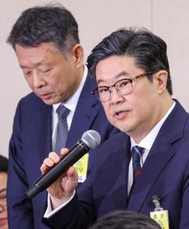 MBK 김병주 회장 홈플 의사결정 관여 안 해…사회적 책임은 다할 것