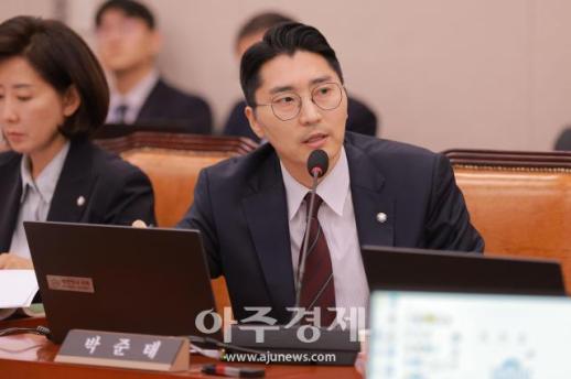 [포토] 질의하는 ​​​​​​​박준태 국민의힘 의원