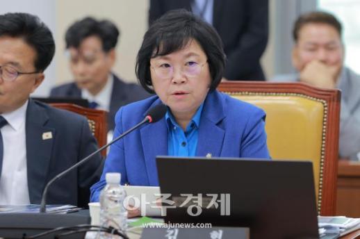 [포토] 발언하는 ​​​​​​​​​​​​​​김현 더불어민주당 국회의원