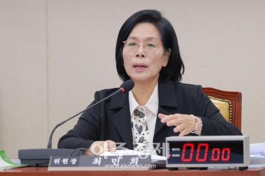 [포토] 발언하는 ​​​​​​​최민희 위원장
