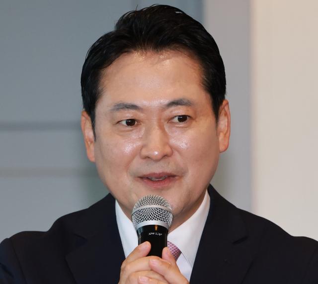 국민의힘 장동혁 대표가 지난 13일 서울 영등포구 여의도 한 중식당에서 열린 국민의힘 상임고문단 회의에 참석해 발언하고 있다 사진연합뉴스