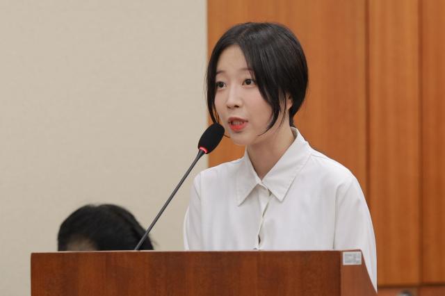 유튜버 쯔양박정원이 14일 오후 서울 여의도 국회에서 열린 과학기술정보방송통신위원회 방송통신위원회 등에 대한 국정감사에 출석해 사이버 렉카 문제에 대한 입장을 밝히고 있다 20251014사진유대길 기자 dbeorlf123ajunewscom